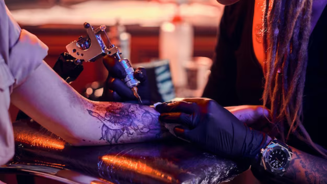 o-que-sao-bolinhas-na-tatuagem-e-por-que-aparecem O que são bolinhas na tatuagem e por que aparecem?