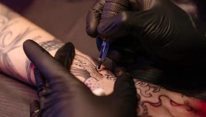 o-que-sao-bolinhas-tatuagem-e-por-que-aparecem O que são bolinhas na tatuagem e por que aparecem?