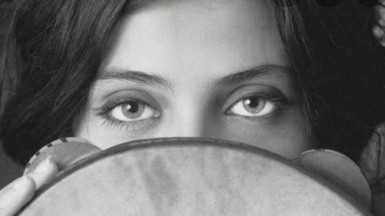 olhos-de-cigana-obliqua-e-dissimulada-o-que-significa Olhos de cigana oblíqua e dissimulada, o que significa?